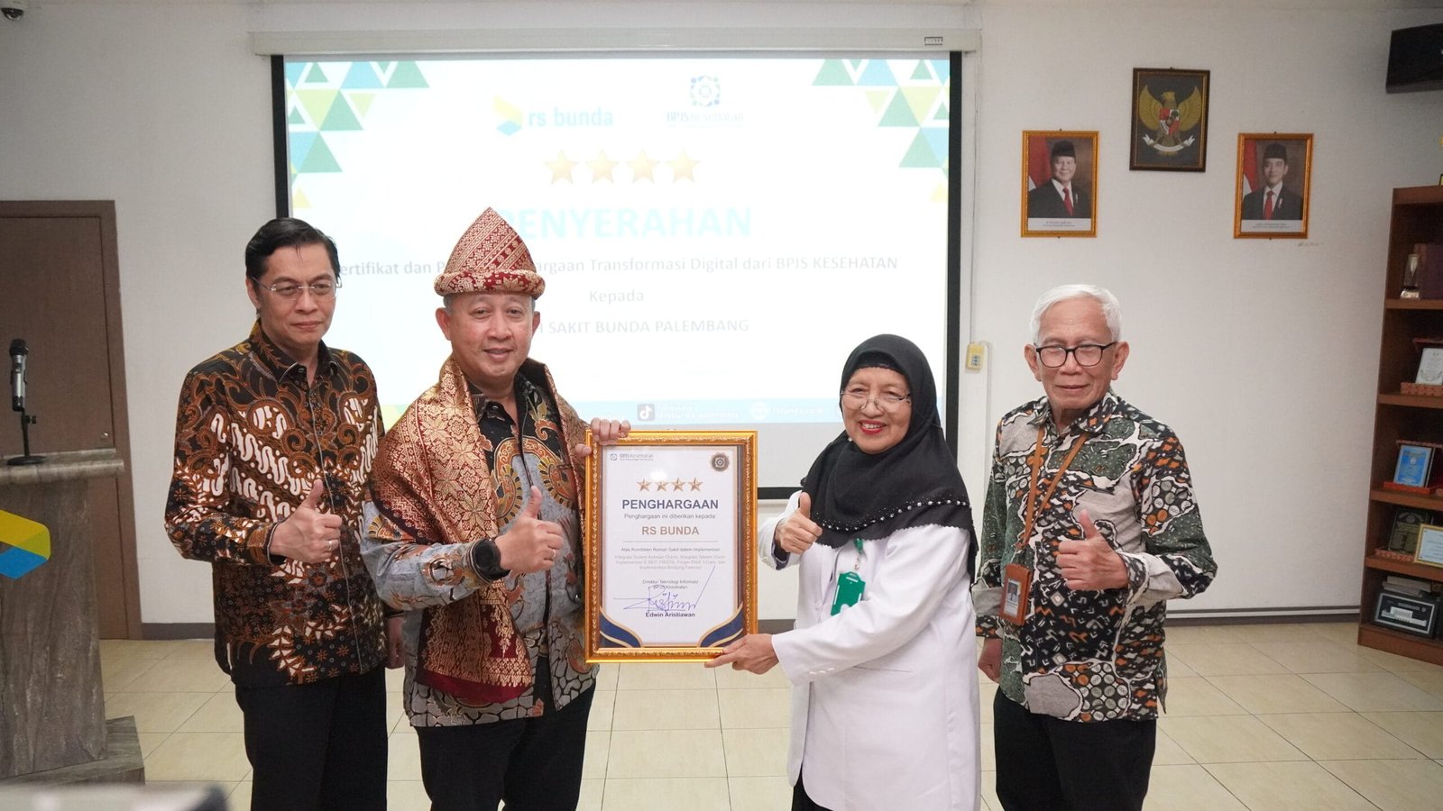 Dirti bpjs kesehatan beri penghargaan kepada rs bunda palembang (1)